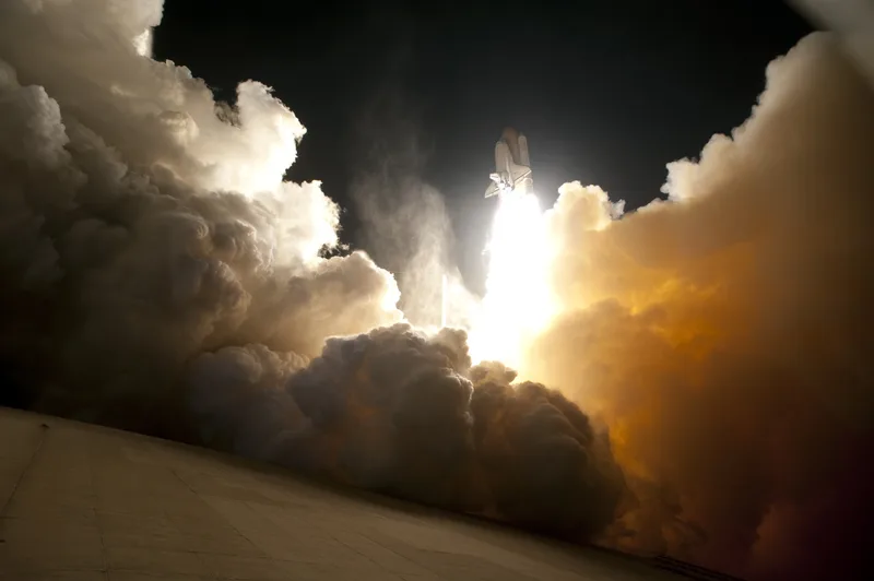 Décollage nocturne de la navette Endeavour
